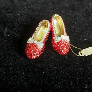 Dorothy's red slippers brooch.